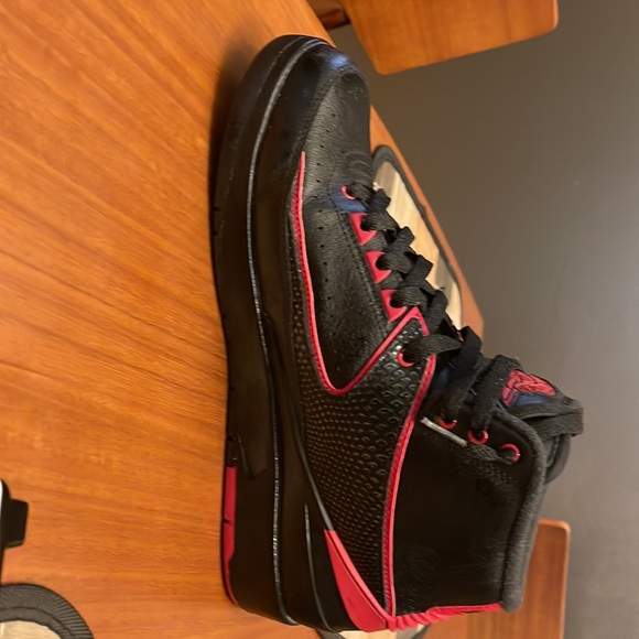 Retro Air Jordan 2 ‘alternate 87’ released date 2016 - Picture 2 of 4